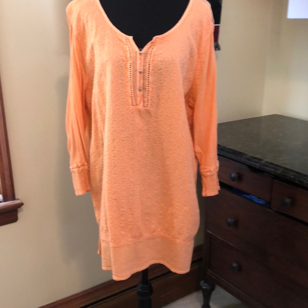 Bandolino tunic top in peach with beautiful embroidered design sizeXL